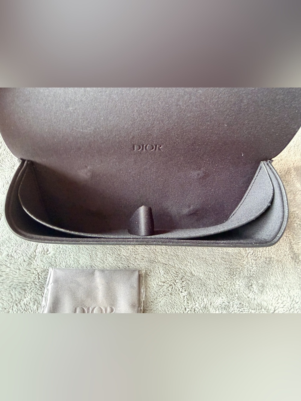 Dior Black Leather Fold-Over Sunglass Case - Picture 4 of 4